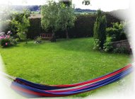 Garten vor Fewo Apfel im Sommer